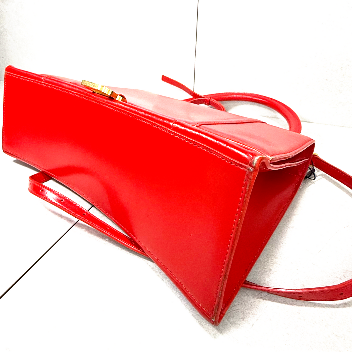 Balenciaga Hourglass Medium Top Handle Bag - Vibrant Red Leather