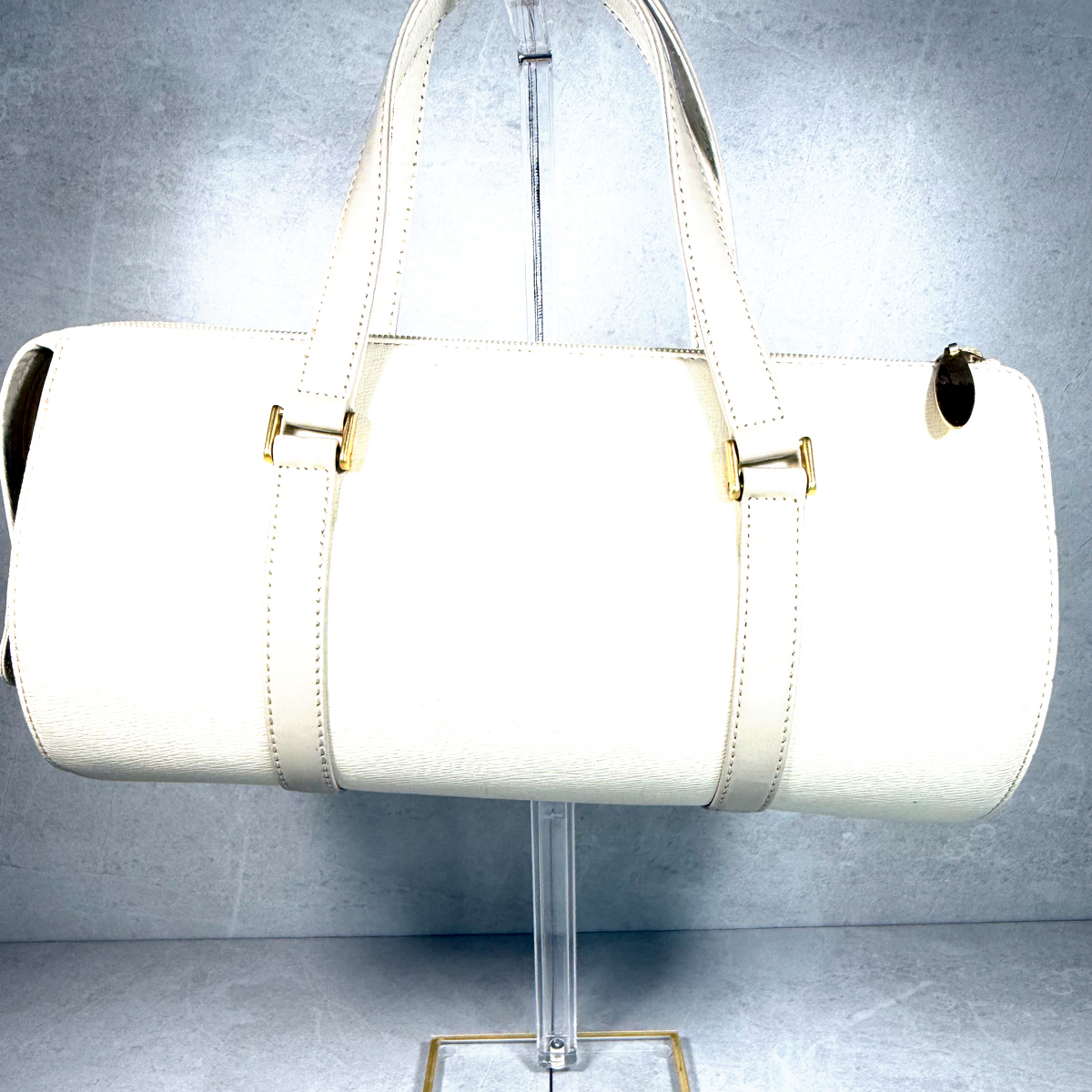 Vintage Burberrys Cream Leather Barrel Bag – 90s Top Handle Cylinder Purse