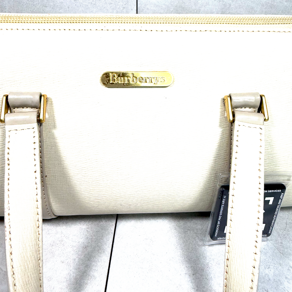 Vintage Burberrys Cream Leather Barrel Bag – 90s Top Handle Cylinder Purse