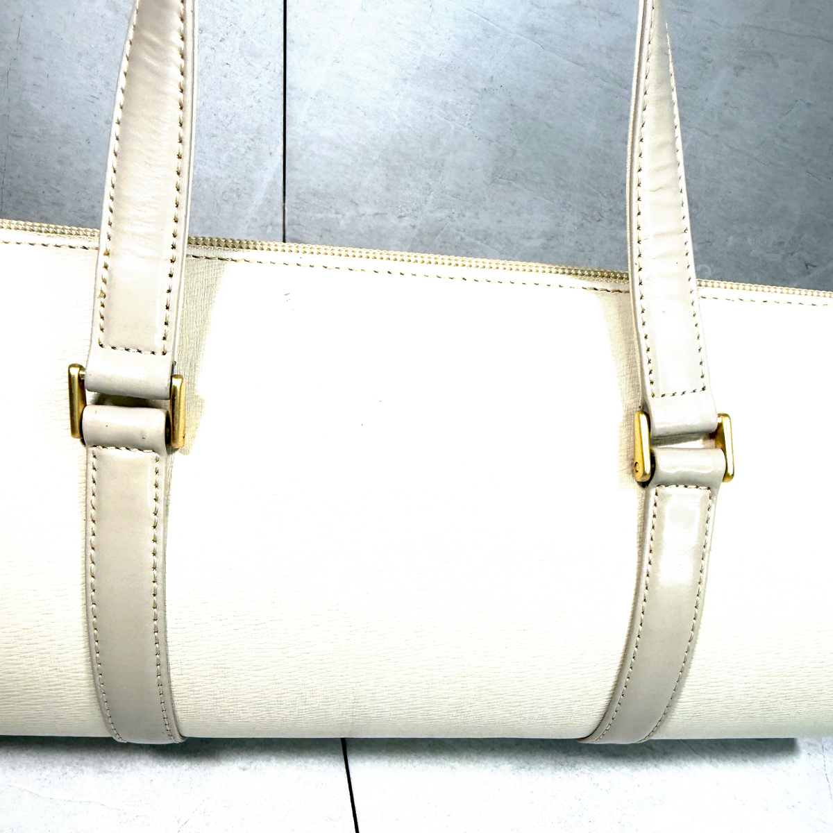 Vintage Burberrys Cream Leather Barrel Bag – 90s Top Handle Cylinder Purse