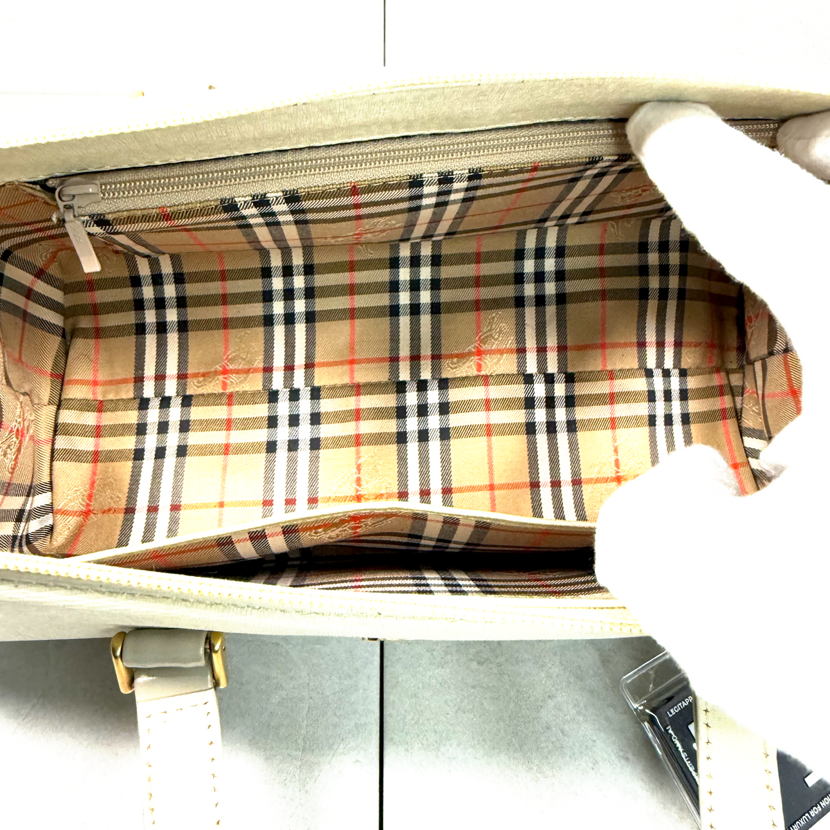 Vintage Burberrys Cream Leather Barrel Bag – 90s Top Handle Cylinder Purse