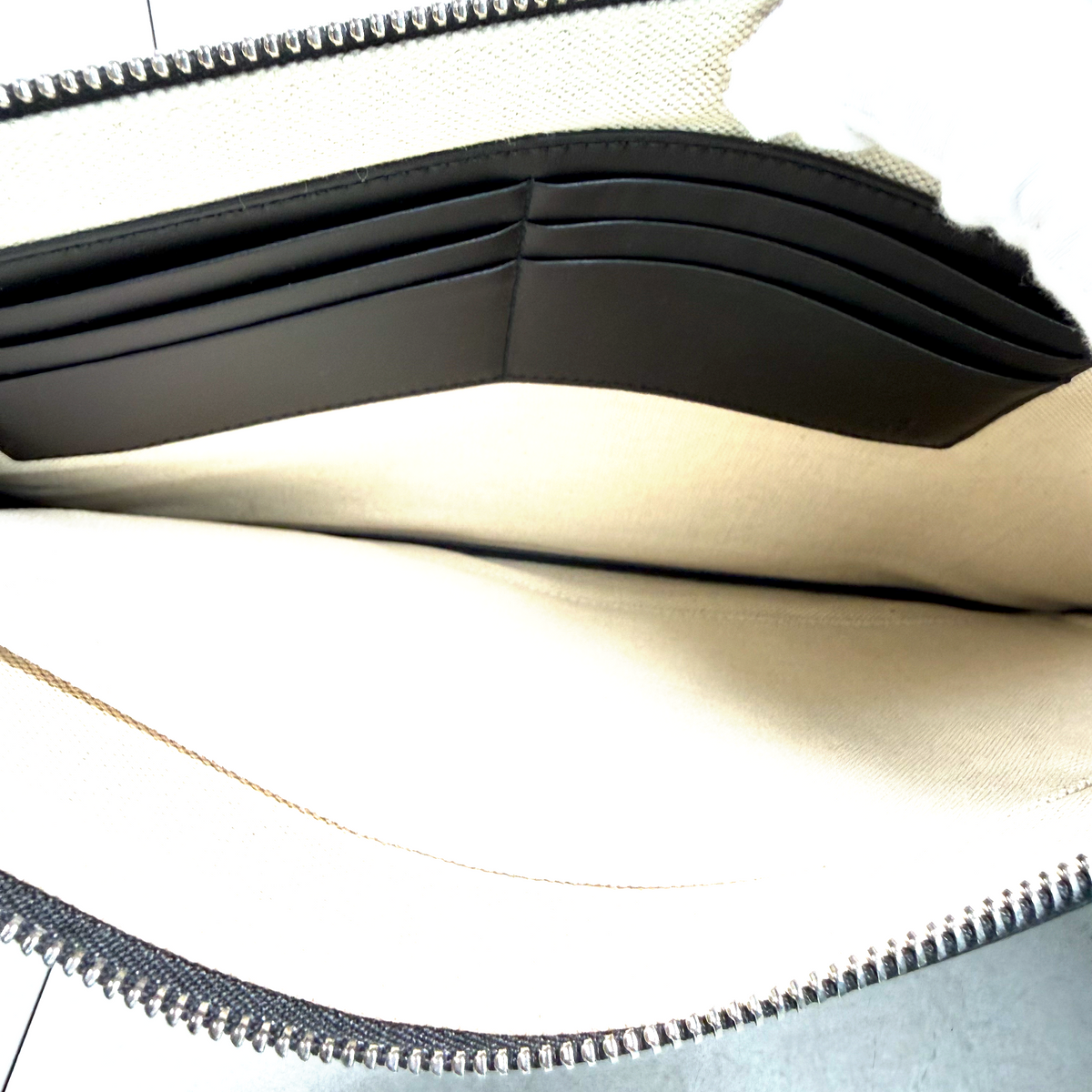 Gucci GG Supreme Kingsnake Zip Pouch / Wristlet Clutch